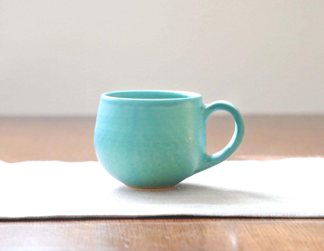 Round mug cup with Turkish blue matte glaze - 咖啡杯/马克杯 - 陶 蓝色