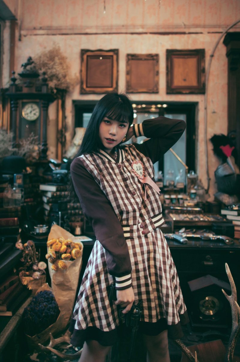 料质Fabric 巧克力格纹英伦风格外套及古着裙 - 裙子 - 其他人造纤维 卡其色