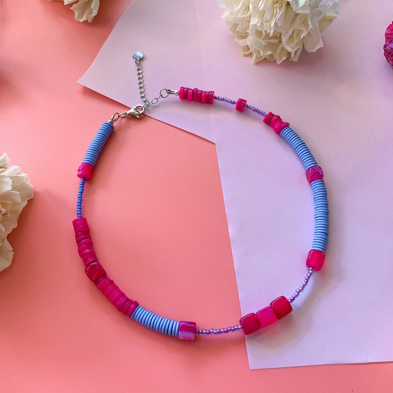 糖果项链。 手工制作的颈链。 颈链由天然宝石制成。 串珠项链 - 颈链 - 其他材质 多色