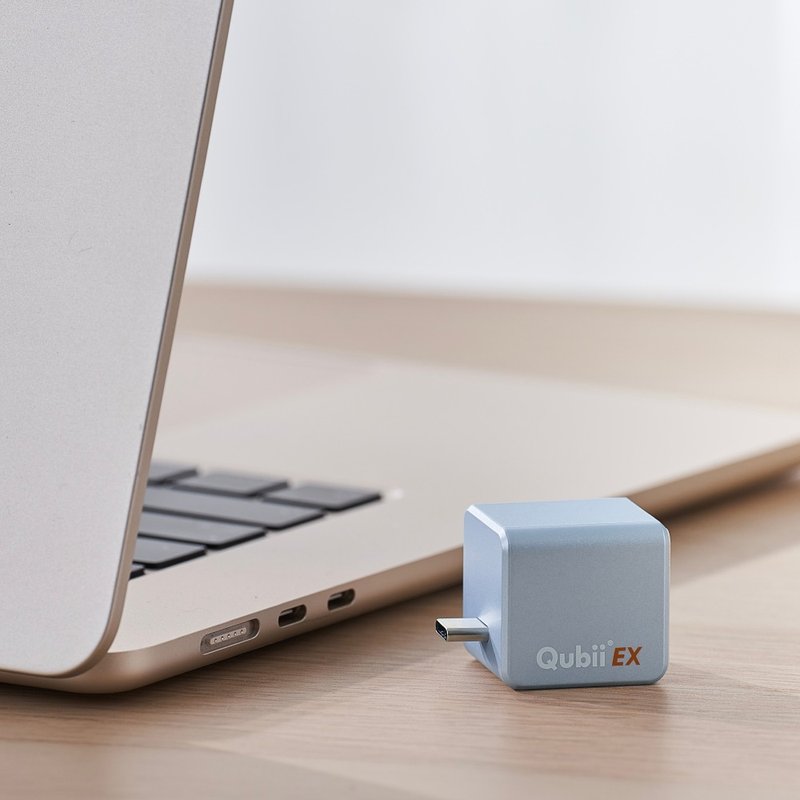 Maktar QubiiEX USB-C 极速版 备份豆腐 手机备份 内含1TB容量 - U盘 - 塑料 白色