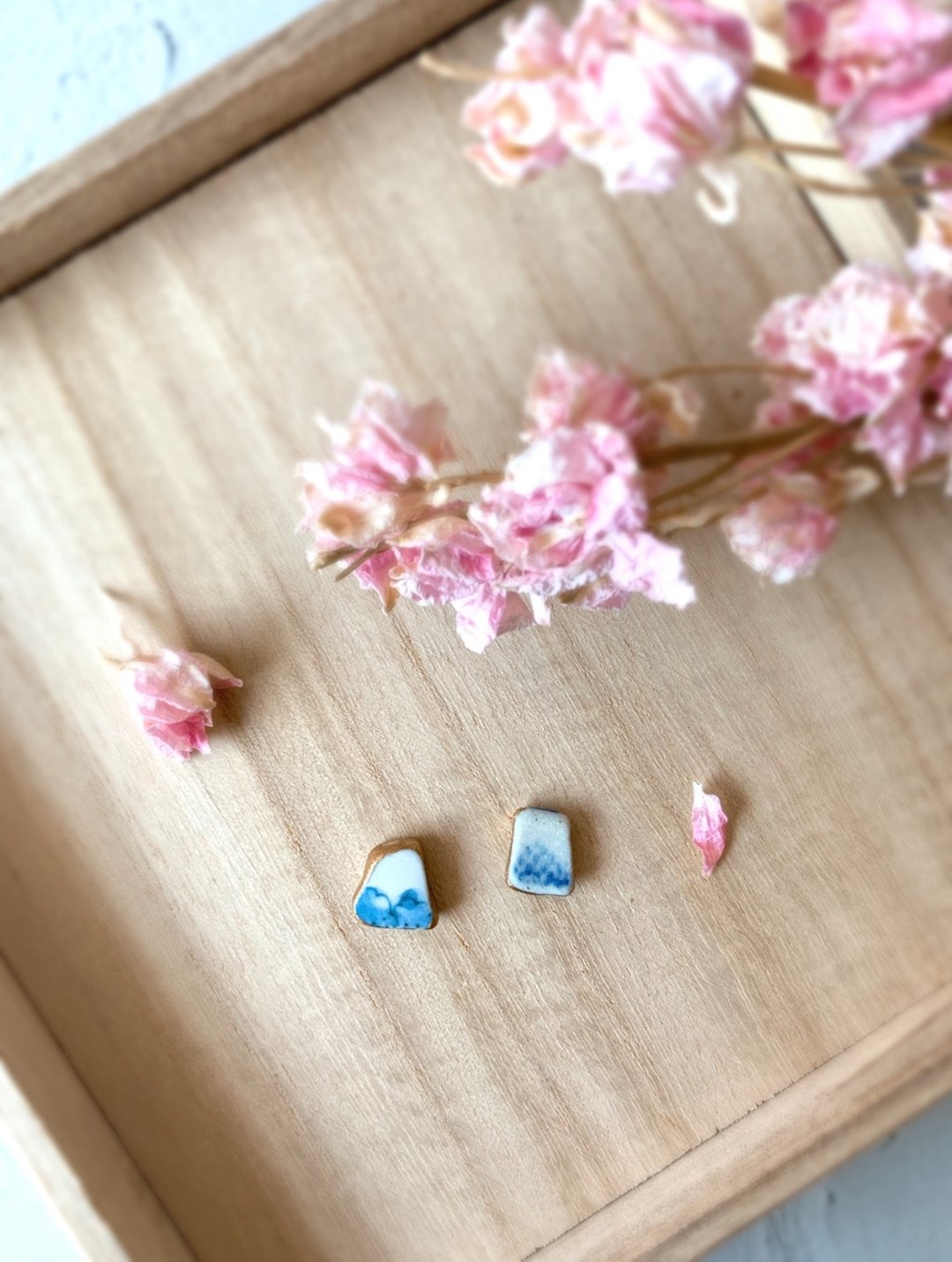 小巧 海陶 金继 纹饰 耳环 无耳洞耳环 迷你 蓝 白 蓝色 白色 金色 水蓝 浅蓝 陶器 烧制 礼品 - 耳环/耳夹 - 陶 蓝色