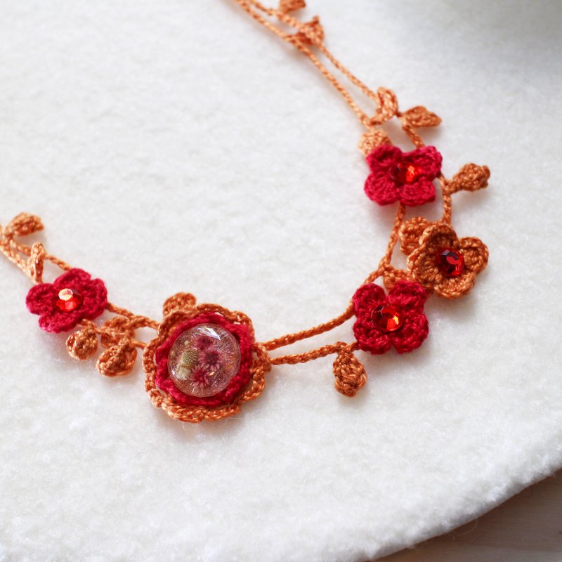 红色橘黄色小花织物闪石颈链 真花干燥花透明树枝珠子  - 颈链 - 绣线 红色