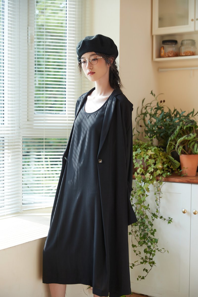 伪两件式长袖风衣洋装 简约黑白 - 洋装/连衣裙 - 聚酯纤维 