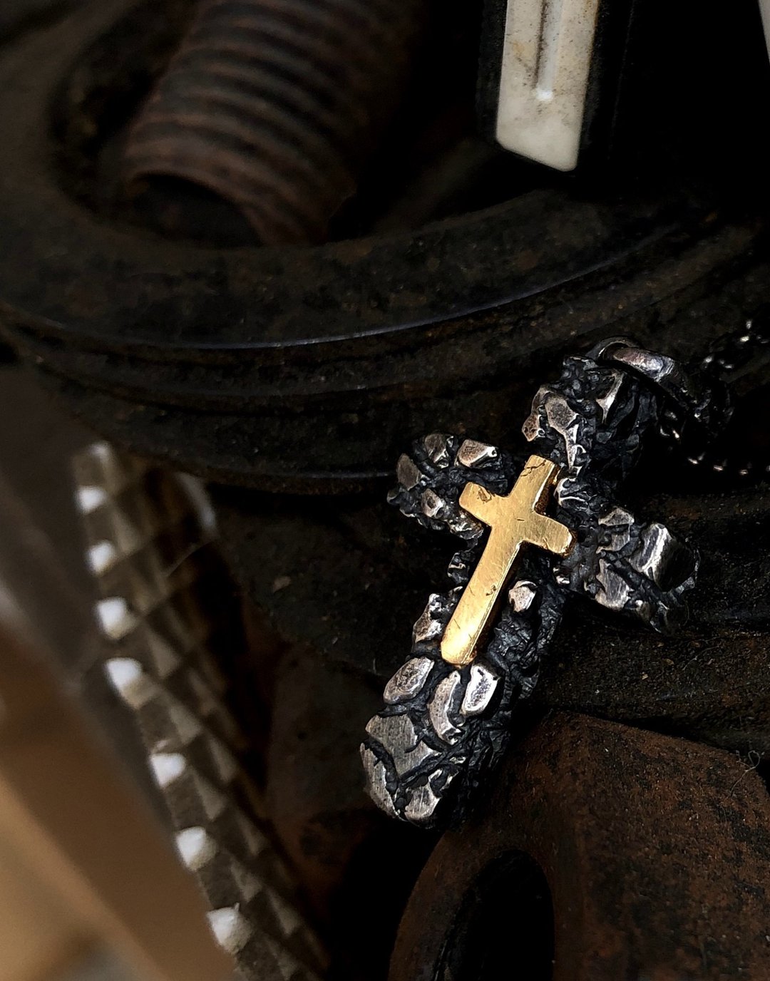 十字覆盖吊坠 Cross on Cross Pendant - 项链 - 贵金属 金色