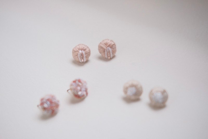 刺绣耳环/纯银耳针/可改夹 - 耳环/耳夹 - 绣线 白色