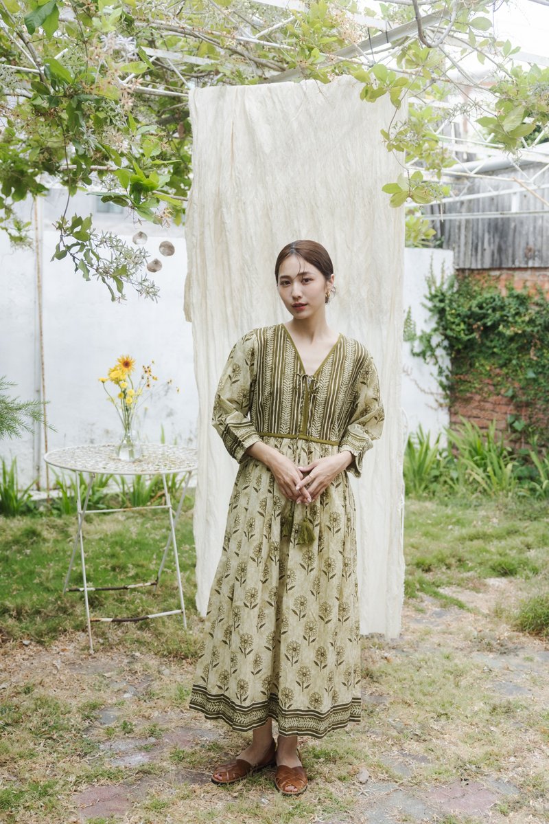 V领七分袖绑带洋装_大地绿花 - 洋装/连衣裙 - 棉．麻 绿色
