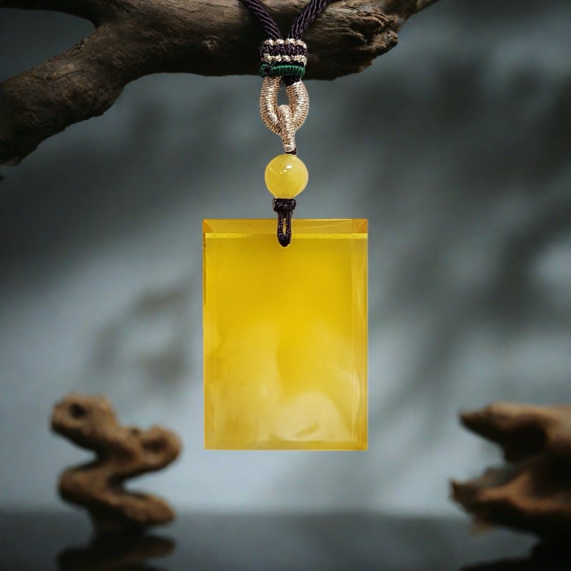 腾彪琥珀 金绞白蜜蜡 平安无事牌 精工直切 黄金导角设计 项链 - 项链 - 半宝石 黄色