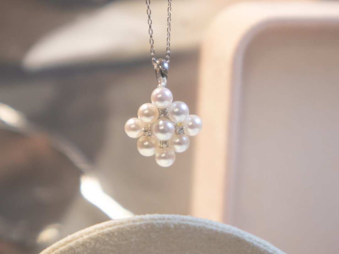 日本 Akoya 4mm 珍珠项链 18k 金镶钻 天然钻石 菱形吊坠项链 - 项链 - 珍珠 银色