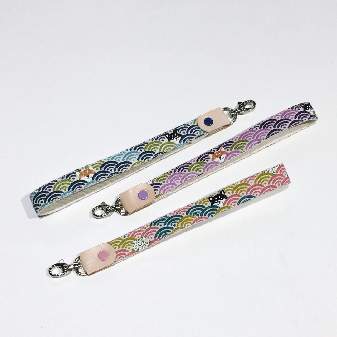 可爱柴犬 手机吊绳/手绳/饰品 多色可选 - 吊饰 - 棉 紫色