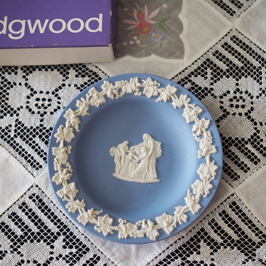 英国古董 Wedgwood 蓝色 浮雕 圆形碟 / 附原装盒 - 摆饰 - 陶 蓝色