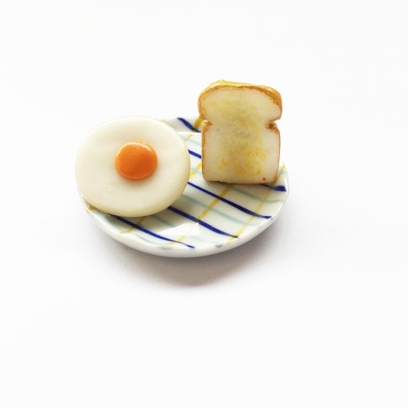 breakfast 5 earring - 耳环/耳夹 - 粘土 白色