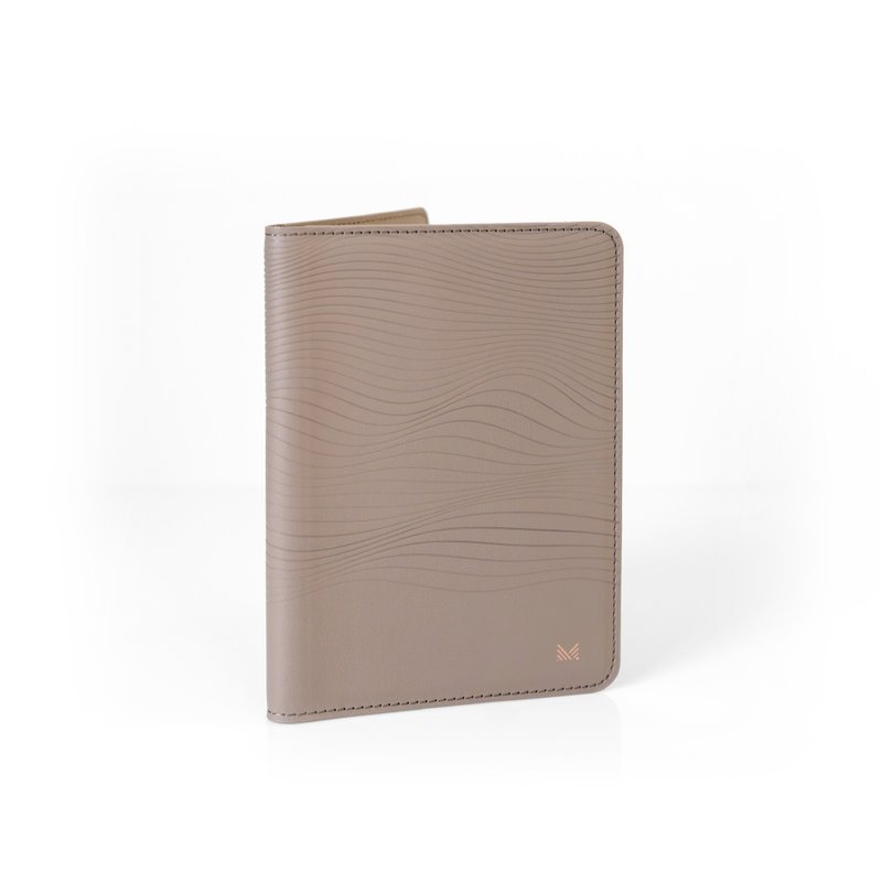 LUCID Refined | 带 RFID 保护的环保皮革超薄护照套 - 护照夹/护照套 - 塑料 卡其色