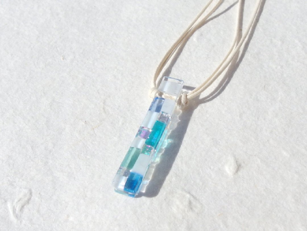 Snow glass (Yuki [Snow White]) Necklace [Can be changed to an aroma pendant] [Made to order] - 项链 - 玻璃 白色