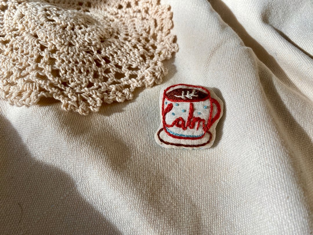 忙里偷闲吃吃吃 刺绣布胸针 - 胸针 - 棉 多色