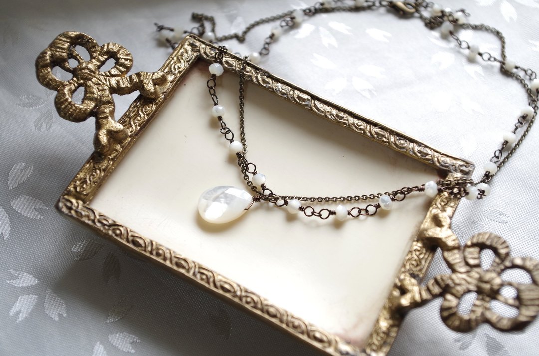 Mother-of-pearl and white shell necklace - 项链 - 宝石 白色