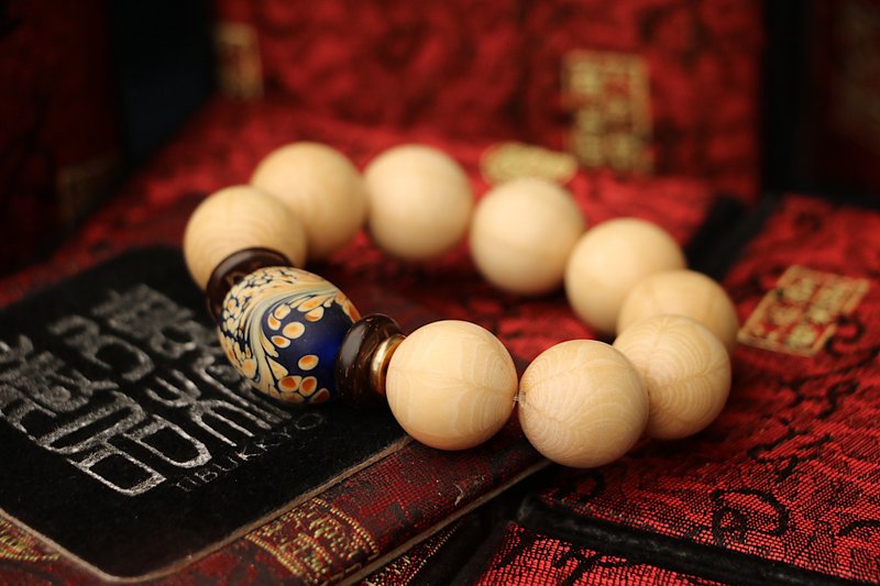 新籽精工六道木手珠 18mm 彩绘琉璃隔珠 六字箴言 降龙木念珠 - 手链/手环 - 木头 