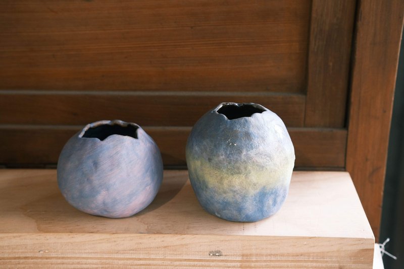 【眽眽制陶】缤纷刷纹撕裂口矮胖花瓶 - 盘 盆器 饰品盘 线香座 - 花瓶/陶器 - 陶 多色