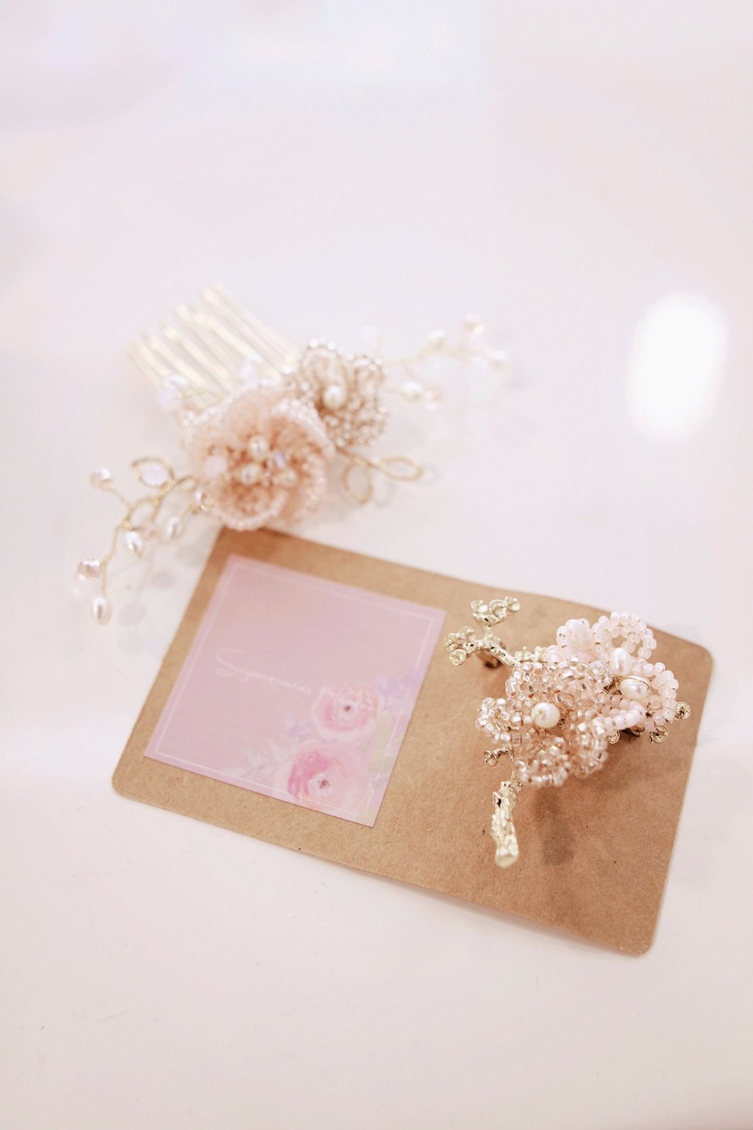 Pink Flower x Crystal Bridal Headpiece  (新郎襟花+新娘花饰) - 发饰 - 其他金属 粉红色