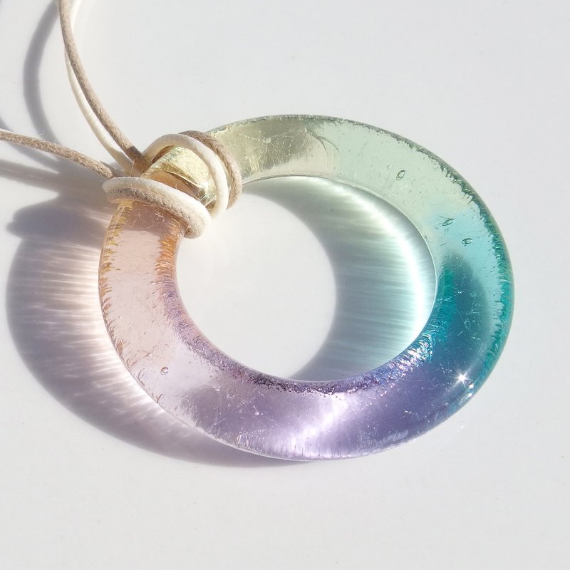 [Rainbow] Hoop glass (Hoop [Circle] [Dream color]) Necklace [Made to order] - 项链 - 玻璃 多色