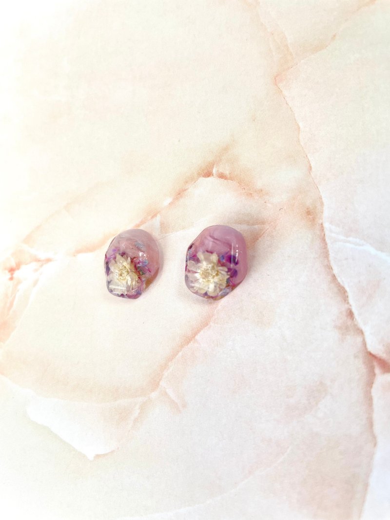 矿物形状耳环　带干花　粉红色 - 耳环/耳夹 - 树脂 粉红色