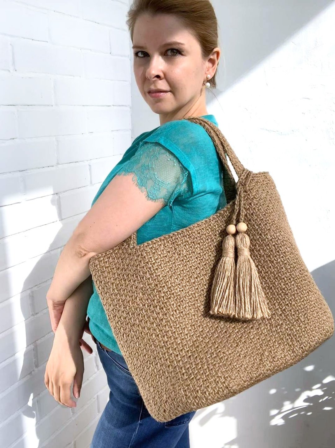 Crocheted jute bag Large tote bag Shopping bag with lining Shoulder beach bag - 手提包/手提袋 - 棉．麻 咖啡色