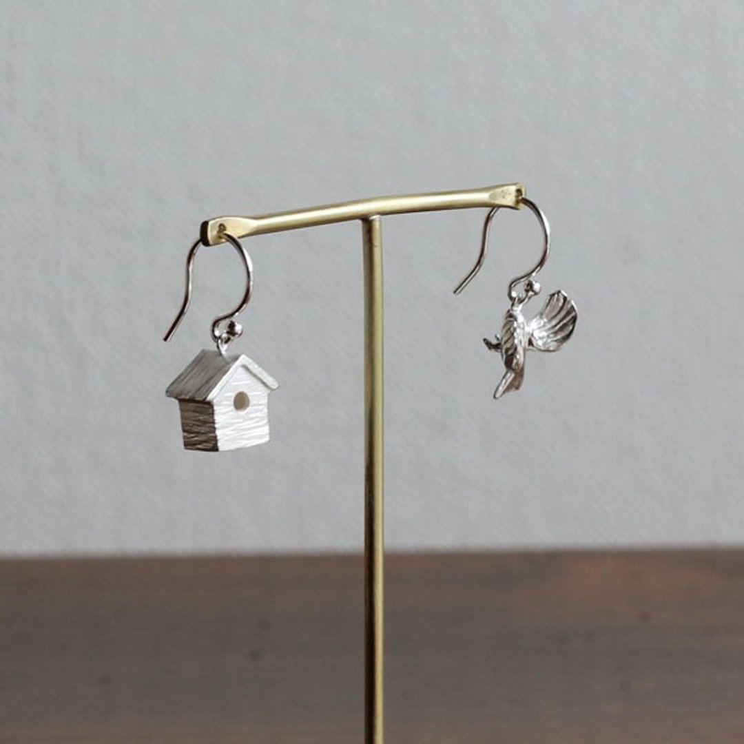 sv925 Bird and birdhouse earrings - 耳环/耳夹 - 其他金属 银色