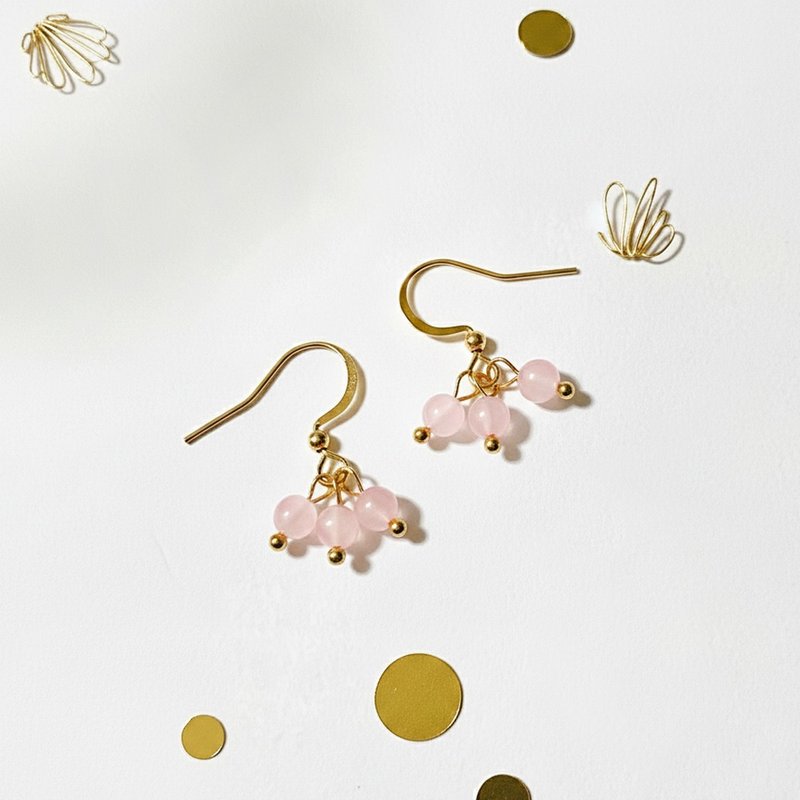 圣诞 交换礼物 粉嫩莓果 粉晶勾式耳环  手作 天然宝石 - 耳环/耳夹 - 水晶 粉红色