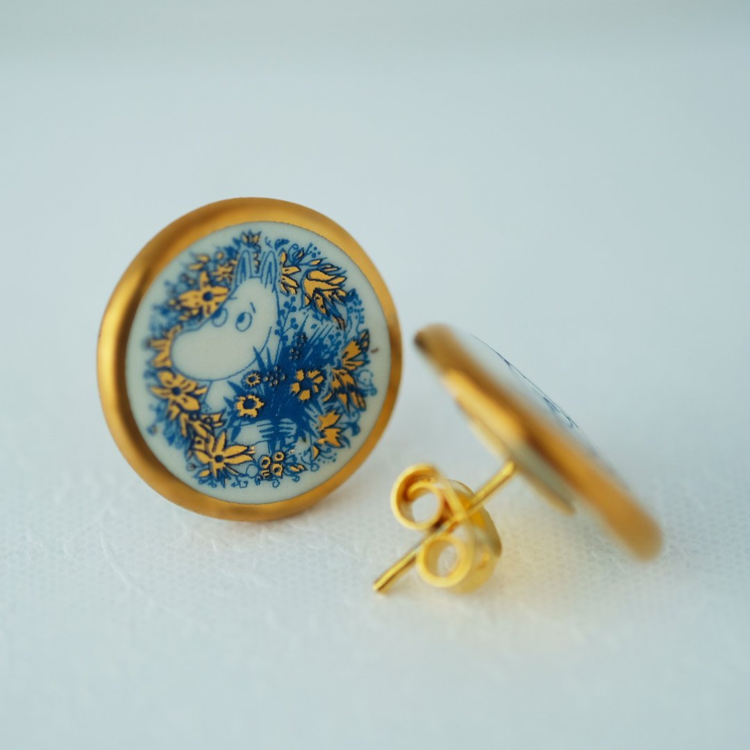 Ceramic earring - Moomin in the garden - 耳环/耳夹 - 陶 白色