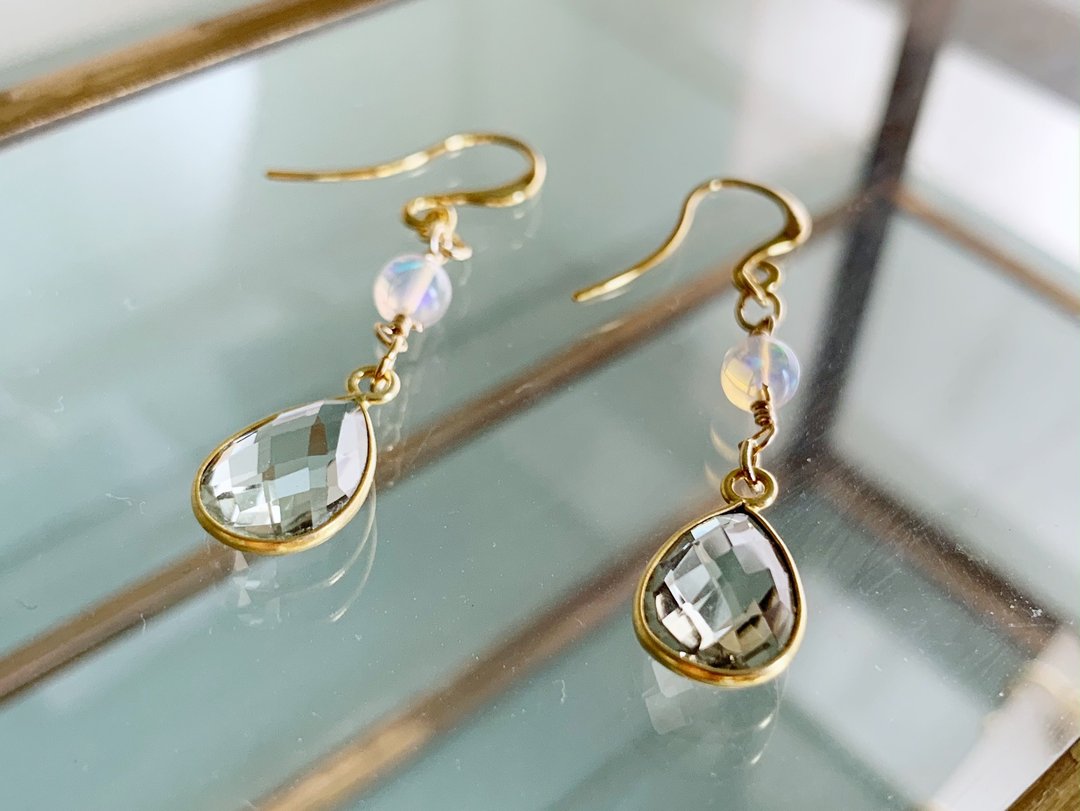 [February and October birthstones] Opal that brings good luck and amethyst Clip-On that calm the mind - 耳环/耳夹 - 半宝石 绿色