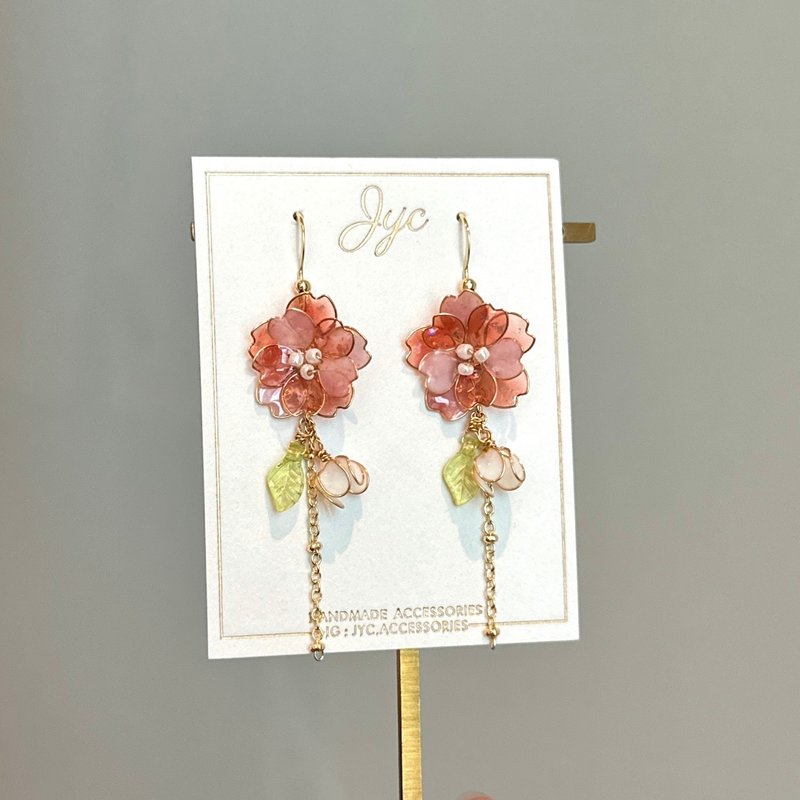 【桜 Sakura】- 山樱系  手作树脂水晶花耳环 无痛耳夹 uv饰品 - 耳环/耳夹 - 其他材质 红色