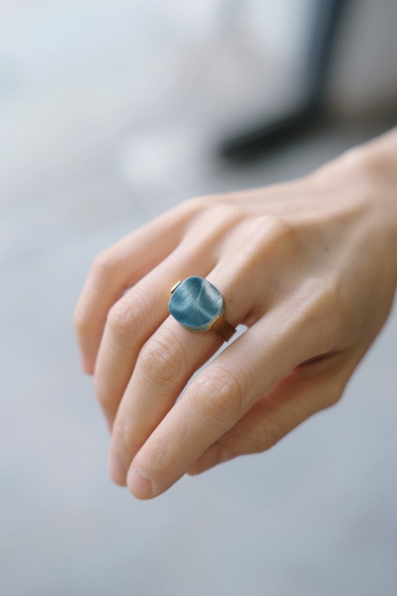 不规则浅蓝木皮圆形戒指 / 像宝石的环保首饰 / Les Bonbons - 戒指 - 木头 