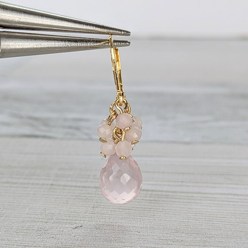 天然宝石耳环　玫瑰石英 18金PVD镀金防 过敏挂勾款 - 耳环/耳夹 - 宝石 粉红色