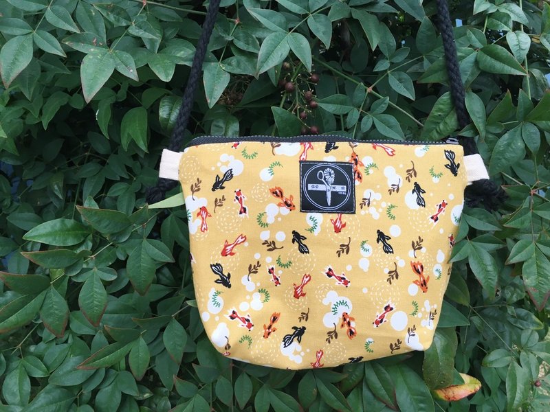 偷偷喊我 / 小方包-金鱼的祝福（芥黄色） - 侧背包/斜挎包 - 棉．麻 橘色