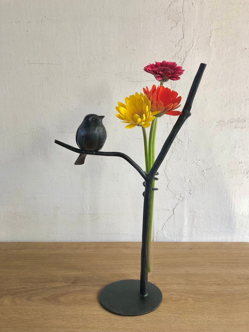 一个有小鸟的花瓶 - 花瓶/陶器 - 其他金属 黑色