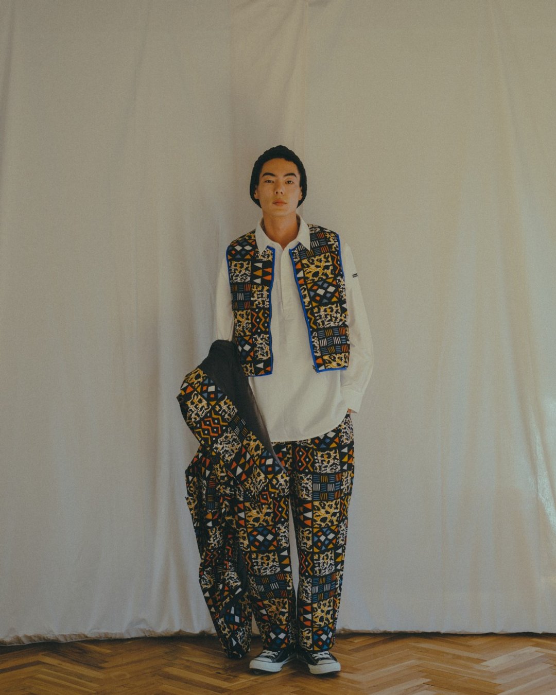 AFRICA REVERSIBLE PADDED VEST (AFRICAN PATCHWORK) - 女装背心 - 聚酯纤维 黑色