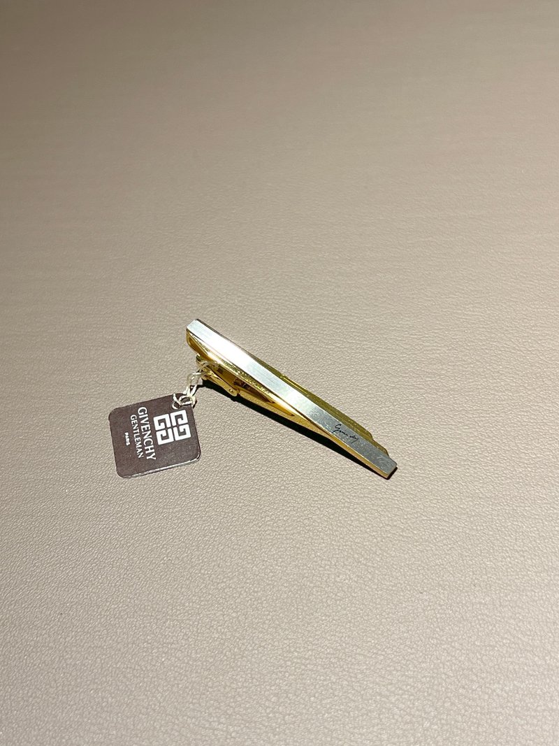 Givenchy银色金色领呔夹 吊牌未使用品男朋友老公礼物 绒面首饰盒 - 领带/领带夹 - 其他金属 金色