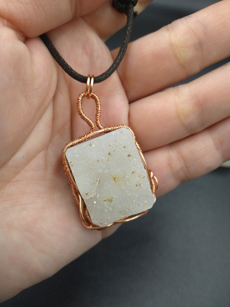 **玛瑙晶原矿 ** 艺术铜线 水晶项链 吊坠 金属编织 包边 - 项链 - 玉石 白色