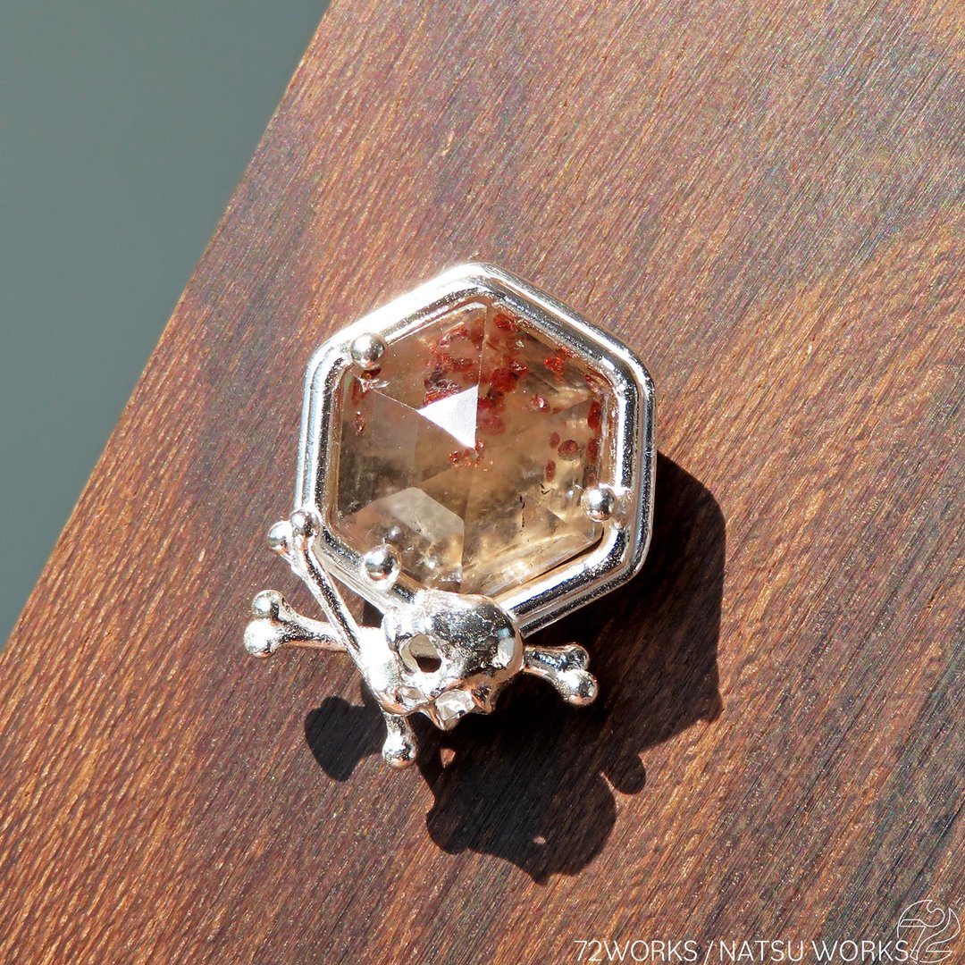 Garnet in Quartz Skull Brooch - 胸针 - 宝石 红色
