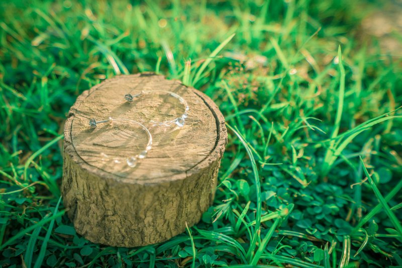 爱 潺湲蔓延-小水滴耳环(耳针式) - 耳环/耳夹 - 其他金属 透明