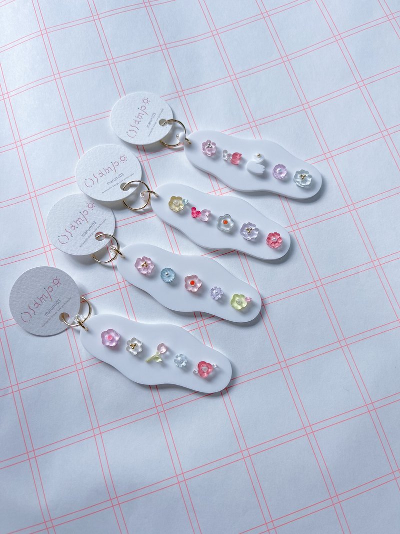 Take a walk keychain: blossoms duck - 钥匙链/钥匙包 - 压克力 