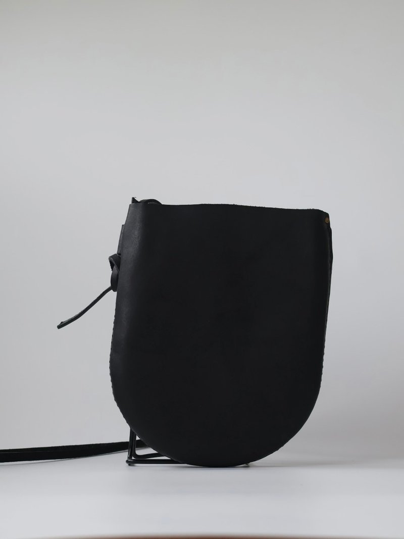 椭圆型随身包01 - 侧背包/斜挎包 - 真皮 黑色