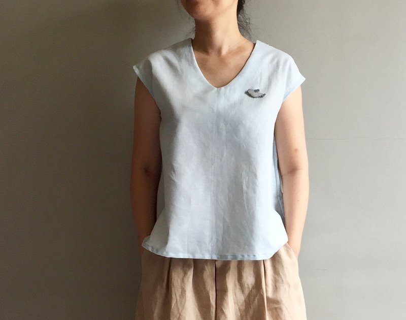 山谷水声/水蓝色V领  棉麻法式袖小上衣 - 女装上衣 - 棉．麻 