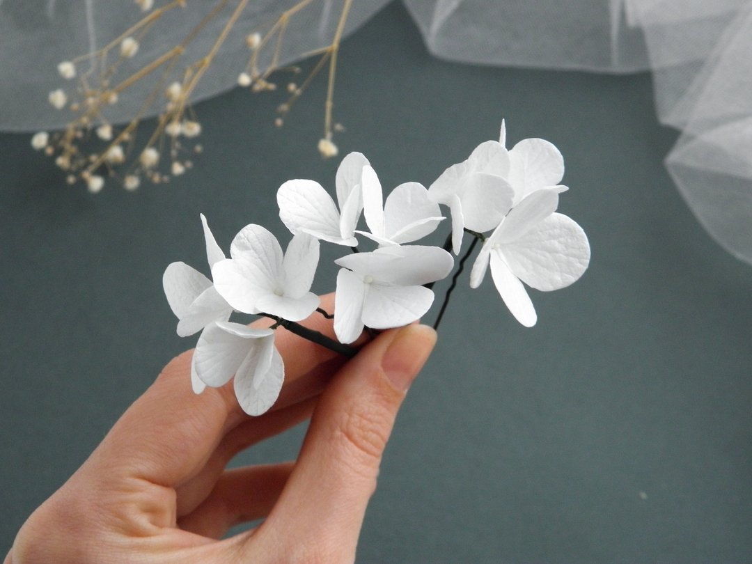 White flower hair pins bride Hydrangea wedding hair piece - 发饰 - 其他材质 白色