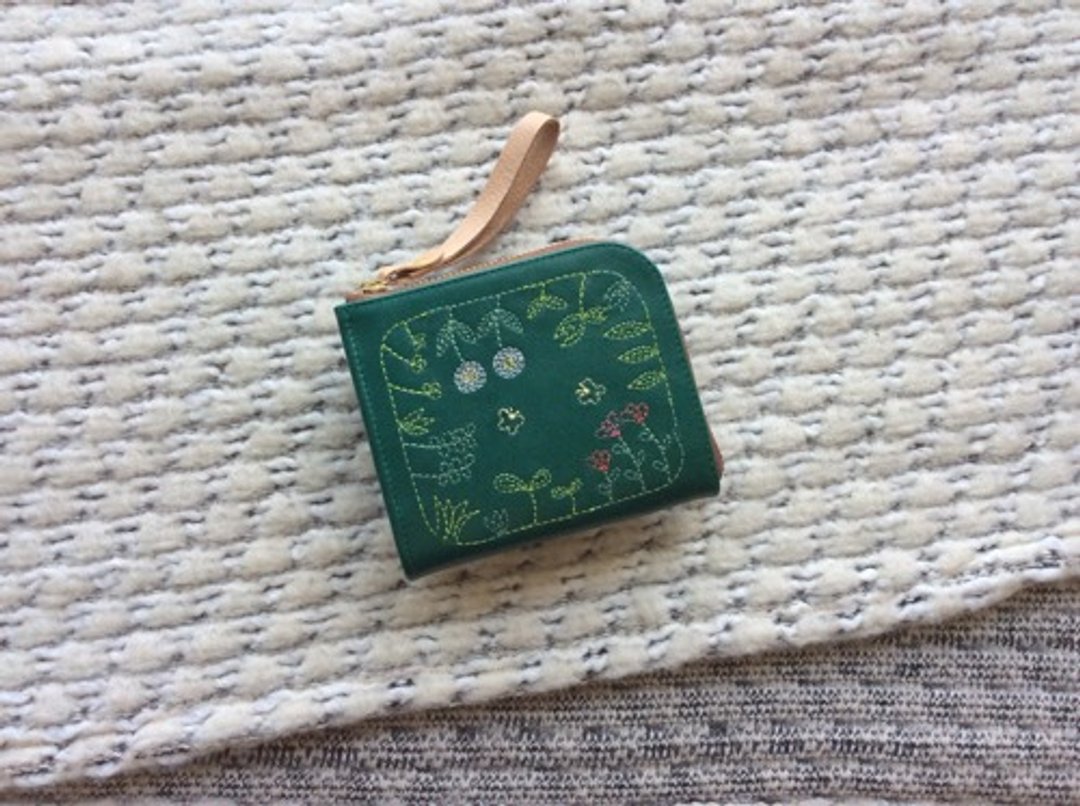 Pinkoi 代购 -  刺绣皮革钱包“GARDEN”GREEN（牛皮）双折钱包 - 皮夹/钱包 - 真皮 