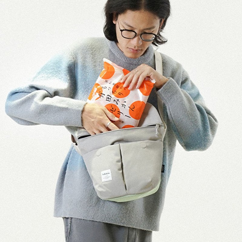 【新色】日常防泼水斜背包L号 KASEN ECO (薄荷绿/柔灰色) - 侧背包/斜挎包 - 环保材料 灰色