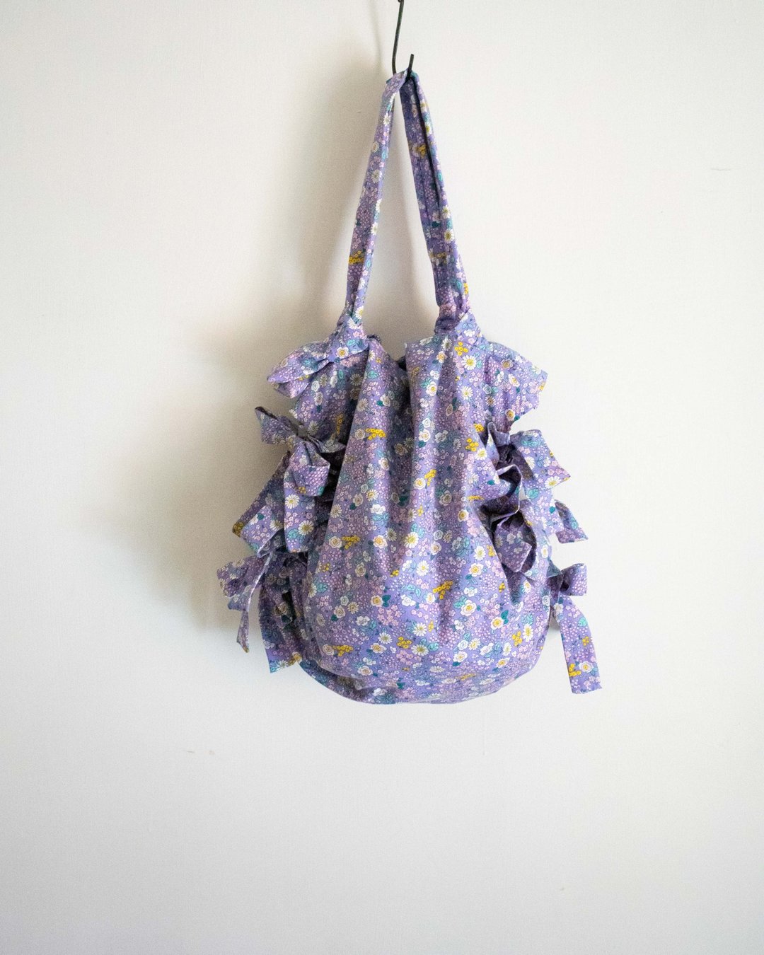 蝴蝶结绑带托特包 Ribbon Tote (L) | 粉紫小碎花 (最后一个!) - 侧背包/斜挎包 - 棉 紫色