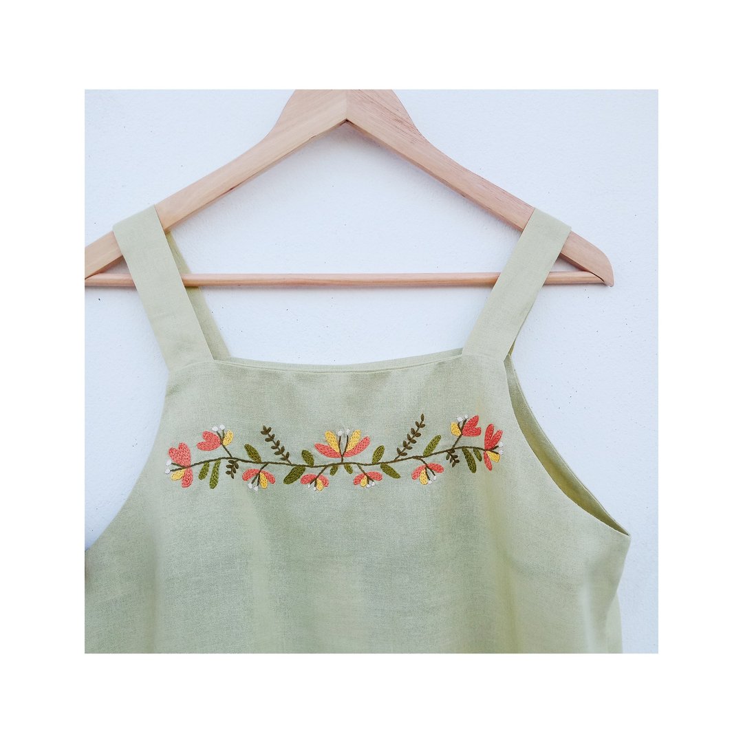 Green single-breasted blouse with flower lover embroidery - 女装上衣 - 棉 绿色