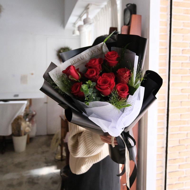 鲜花│10朵完美爱情红 玫瑰花束│生日 告白 求婚 祝福 情人节 - 干燥花/捧花 - 植物．花 红色