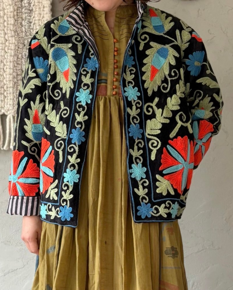 【Night garden】Suzani 刺绣夹克 - 女装休闲/机能外套 - 棉．麻 黑色