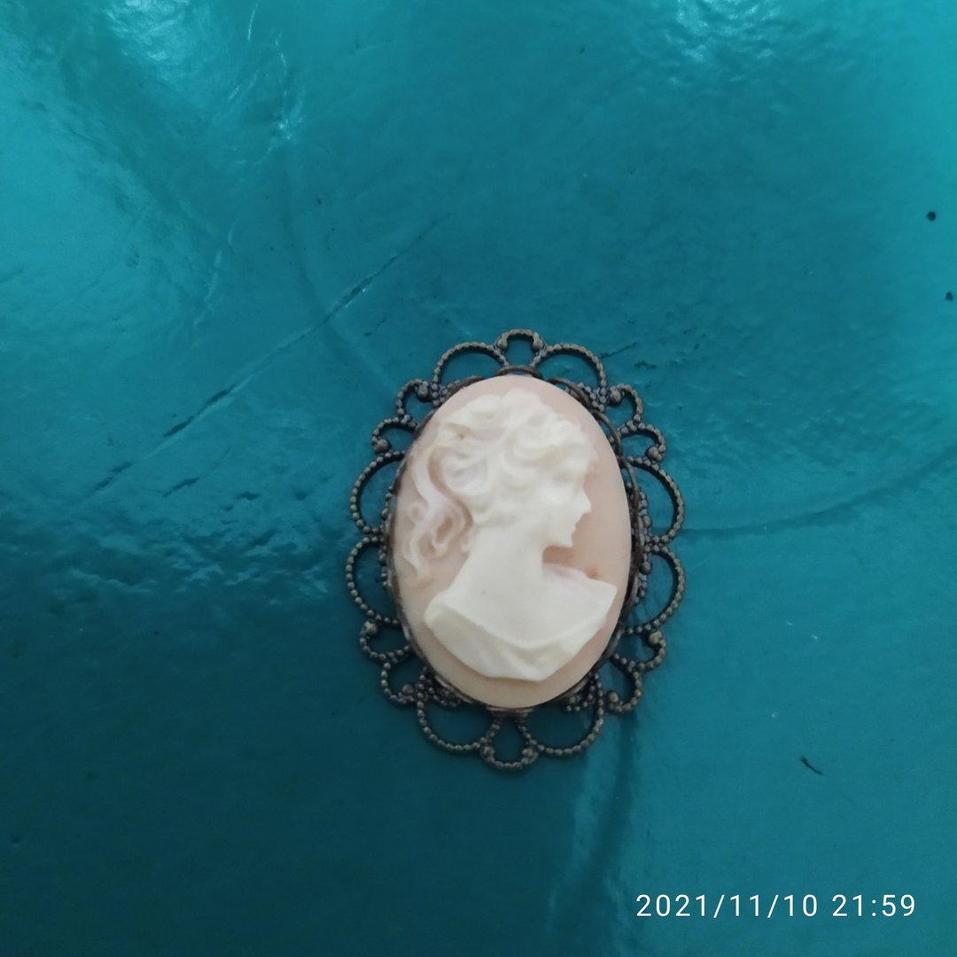 美女浮雕吊咀 - 项链 - 压克力 